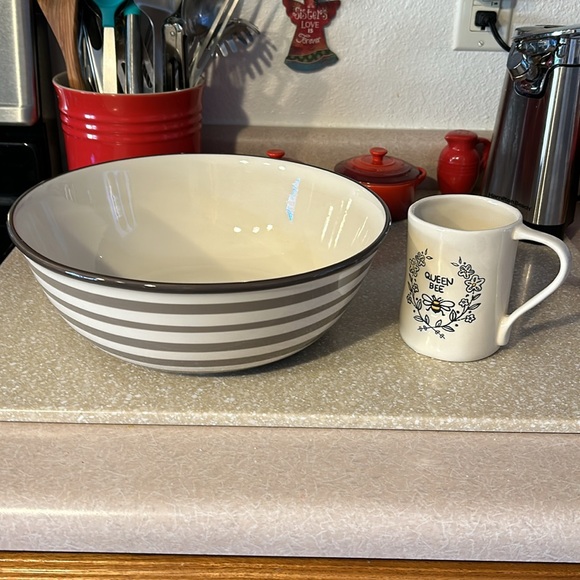 Bobby Flay large pasta bowl. 12”x4”deep. New condition - Picture 5 of 6